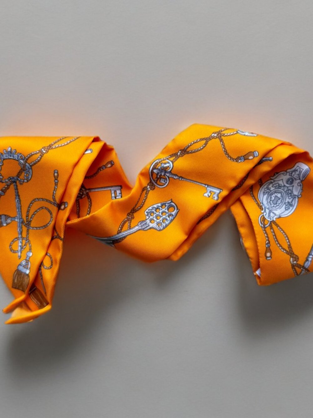 Hermes Orange Les Cles a Pois Silk Twilly Scarf - Picture 2 of 6